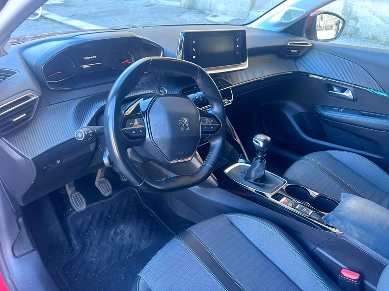 Peugeot 208 - 12
