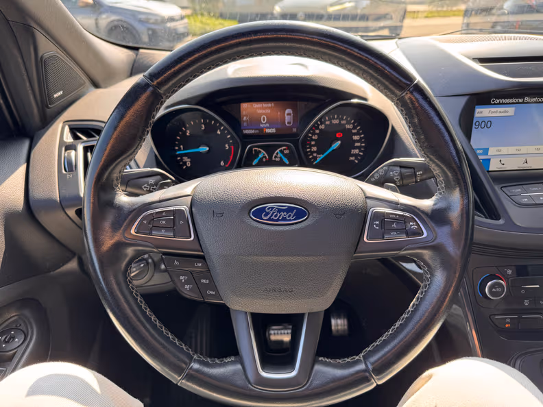 Ford Kuga - 10