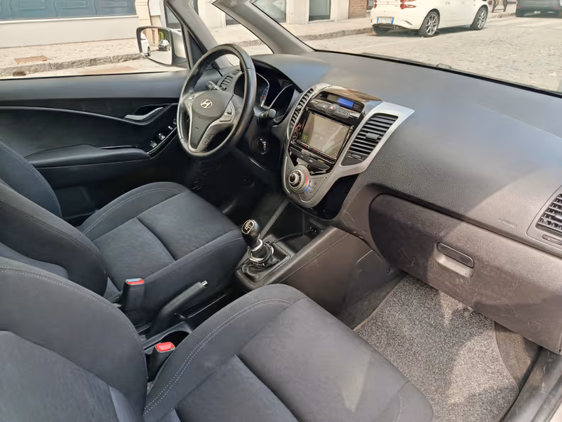 Hyundai ix20 - 40