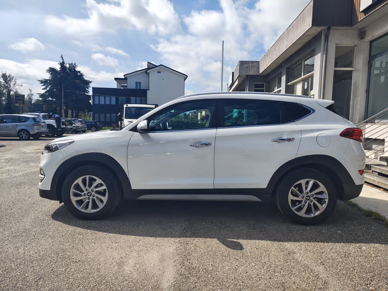 Hyundai Tucson - 2