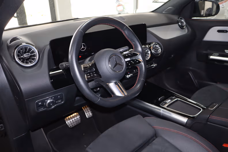 Mercedes-Benz GLA - 8