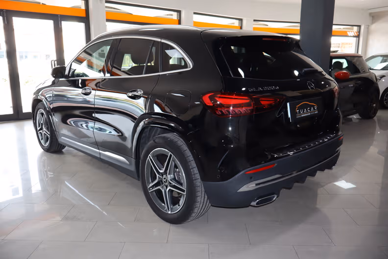 Mercedes-Benz GLA - 4