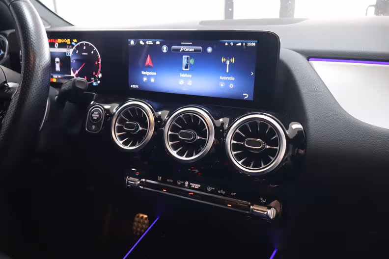 Mercedes-Benz GLA - 11