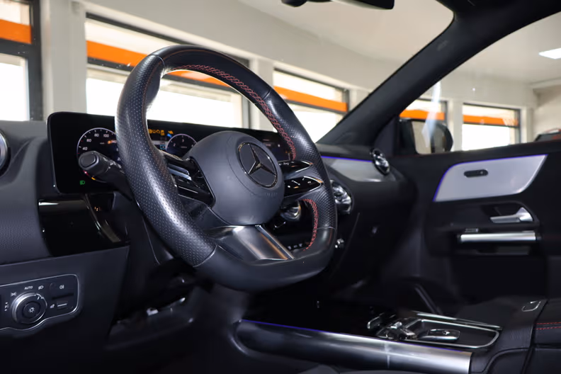 Mercedes-Benz GLA - 9