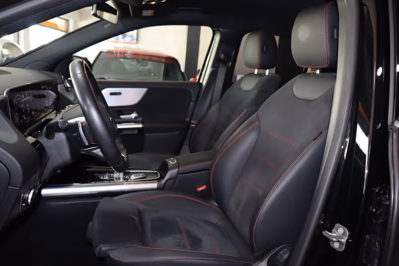 Mercedes-Benz GLA - 14