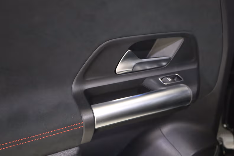 Mercedes-Benz GLA - 16
