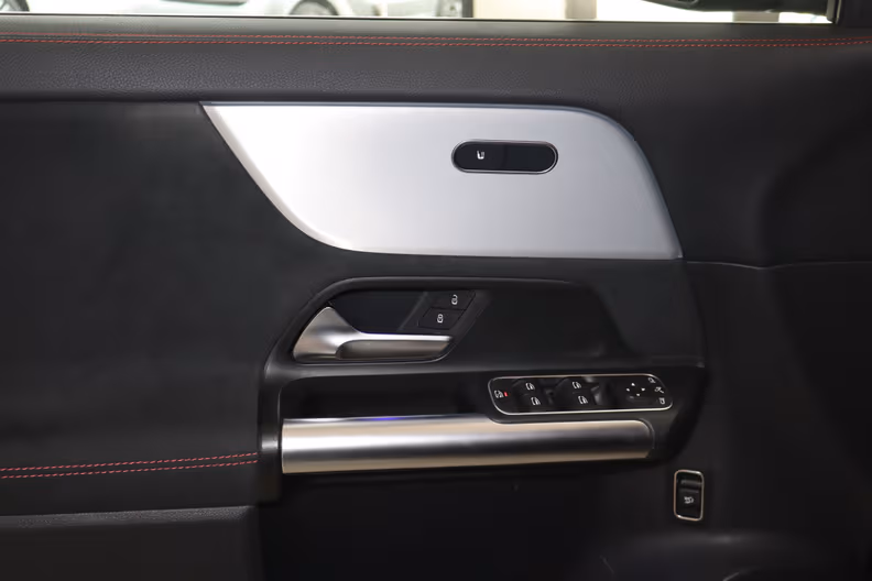 Mercedes-Benz GLA - 13