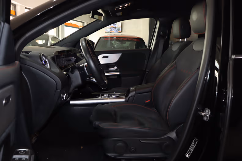 Mercedes-Benz GLA - 15