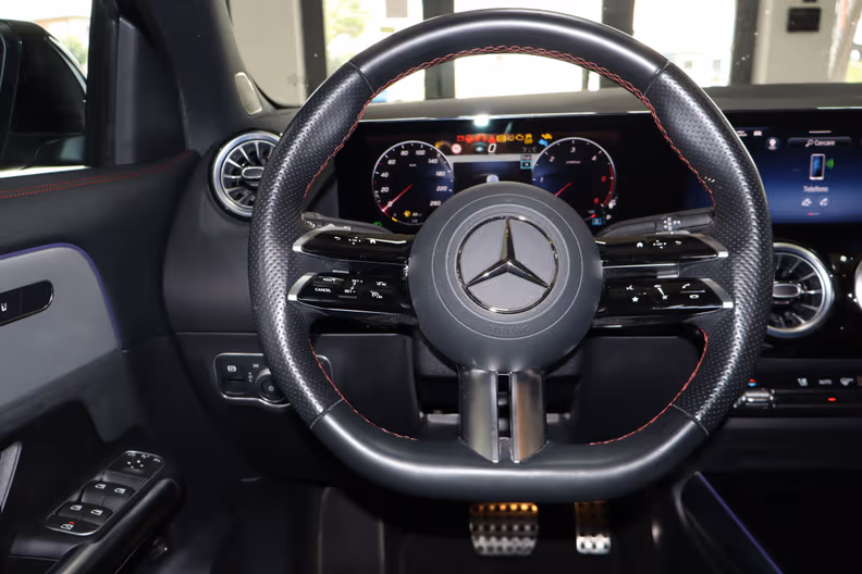 Mercedes-Benz GLA - 10