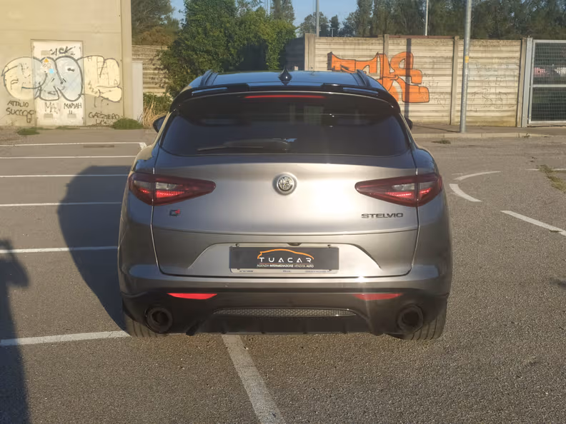 Alfa Romeo Stelvio - 21