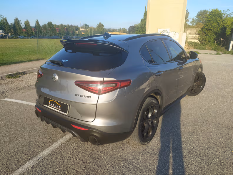 Alfa Romeo Stelvio - 25
