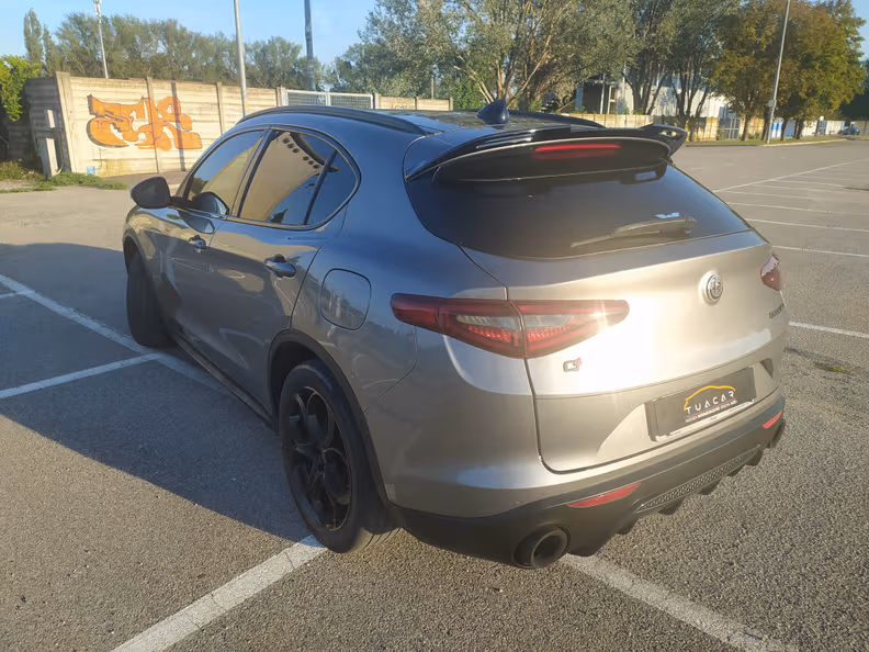 Alfa Romeo Stelvio - 17