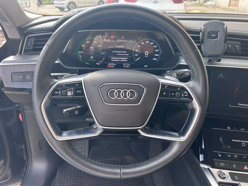 Audi e-tron - 13