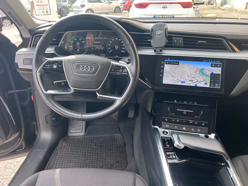 Audi e-tron - 12