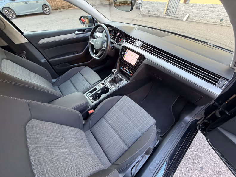 Volkswagen Passat - 18