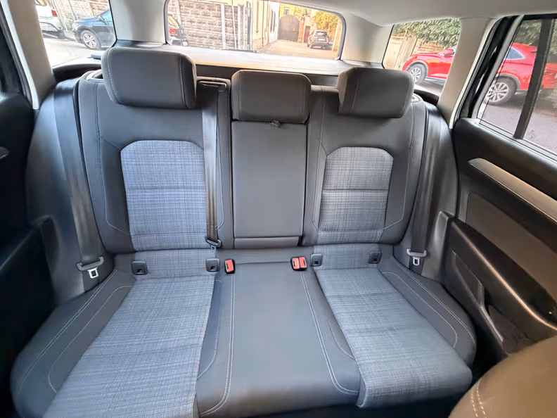 Volkswagen Passat - 17