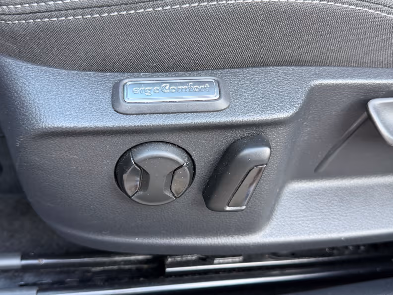 Volkswagen Passat - 25