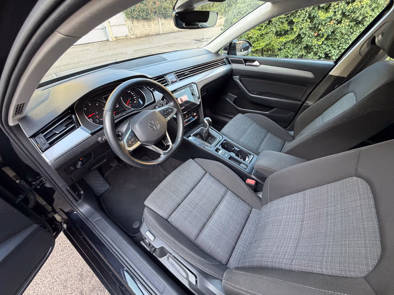 Volkswagen Passat - 12