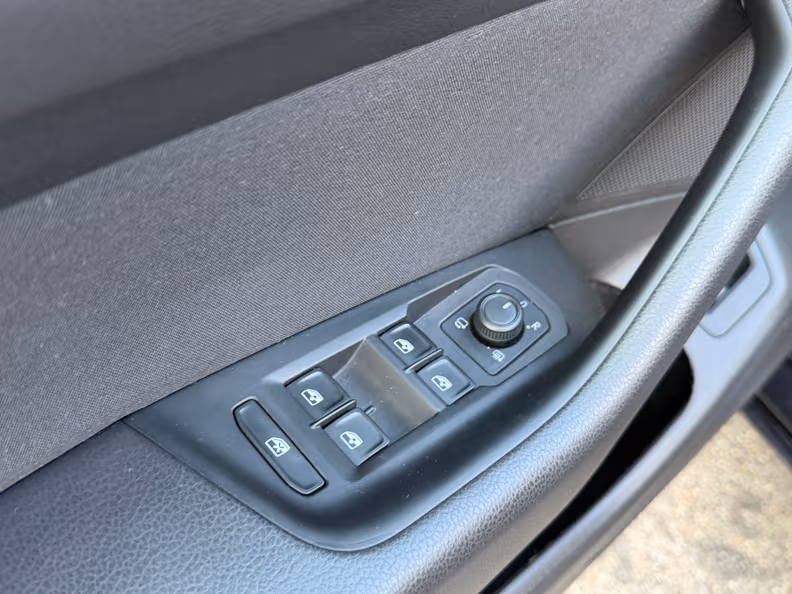 Volkswagen Passat - 32