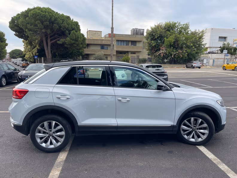 Volkswagen T-Roc - 41