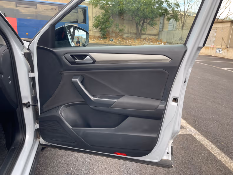 Volkswagen T-Roc - 34