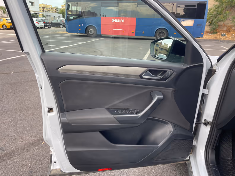Volkswagen T-Roc - 17