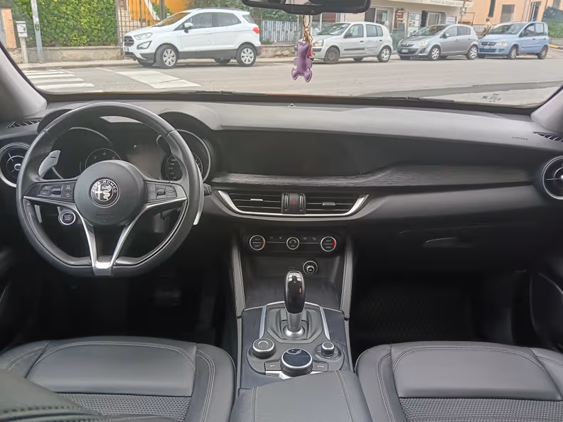 Alfa Romeo Stelvio - 10