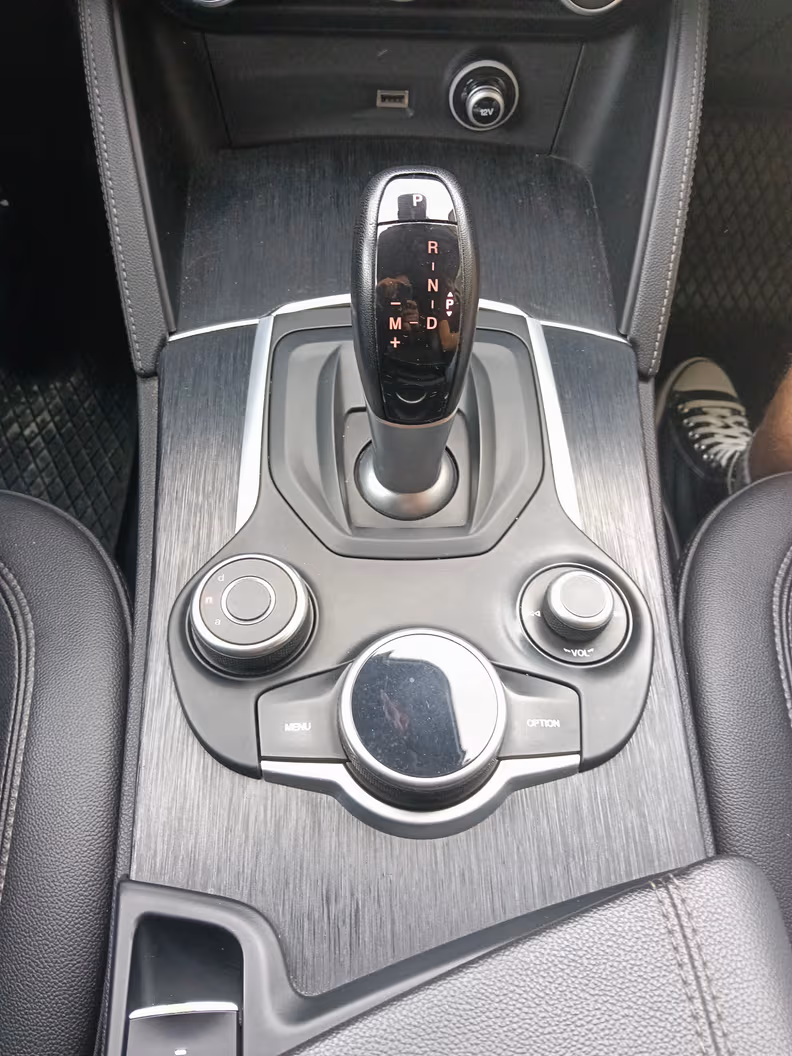 Alfa Romeo Stelvio - 13