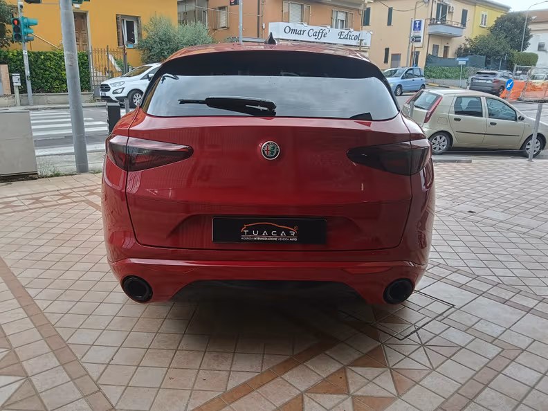 Alfa Romeo Stelvio - 8
