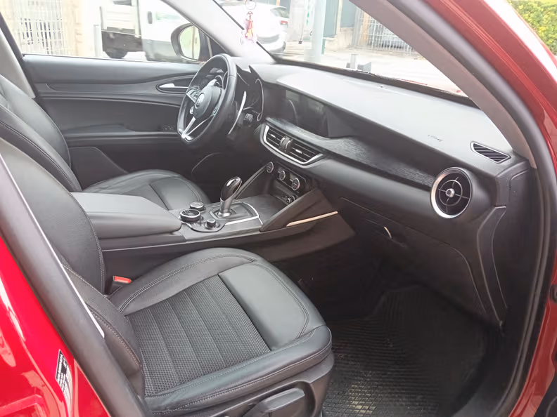 Alfa Romeo Stelvio - 16