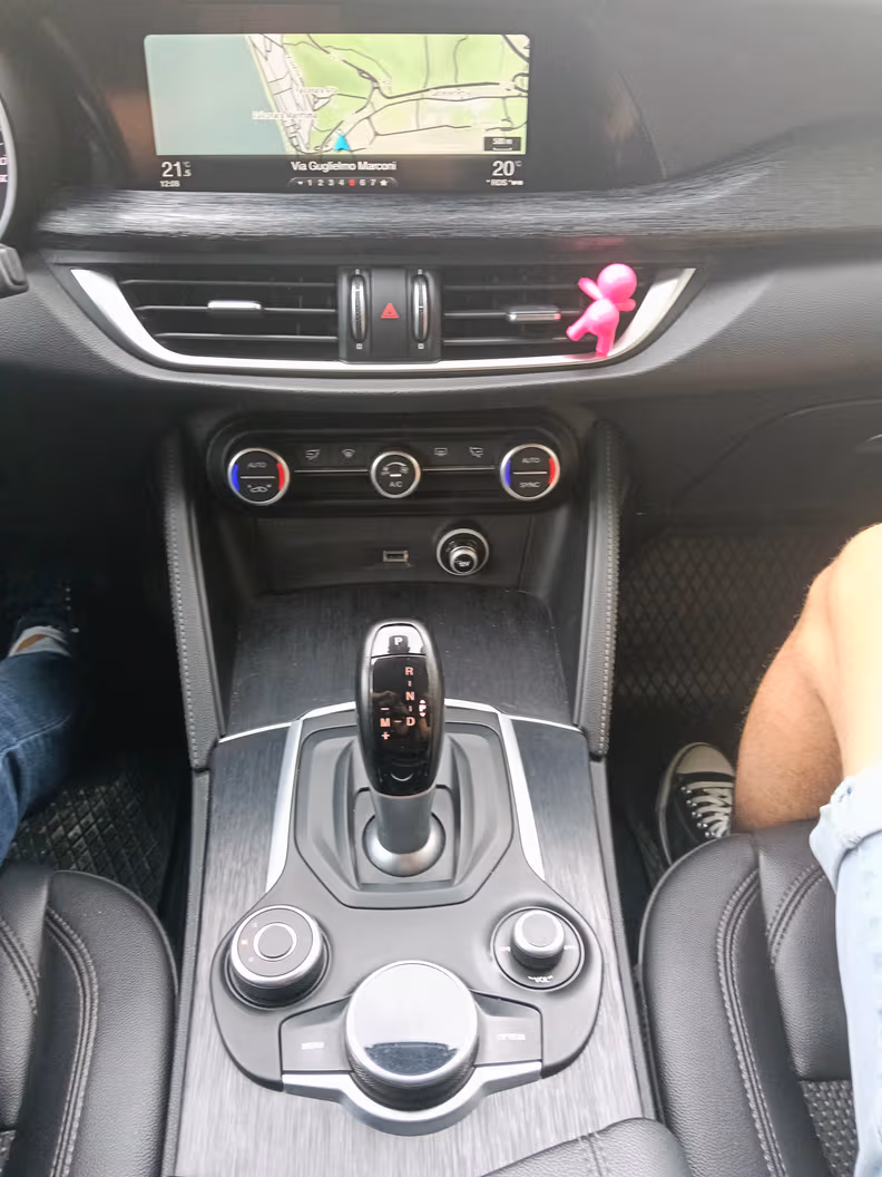 Alfa Romeo Stelvio - 12