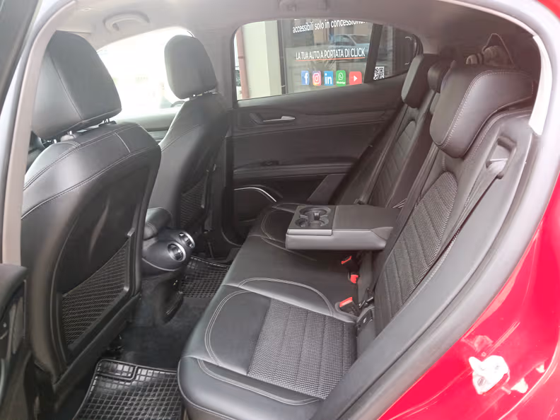 Alfa Romeo Stelvio - 17