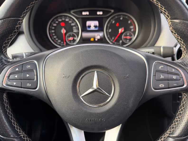 Mercedes-Benz 200 - 18
