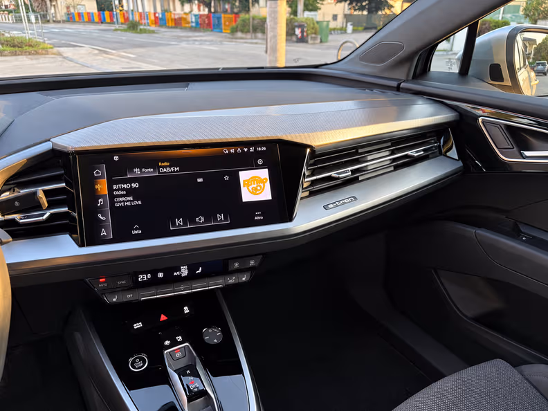 Audi Q4 - 21