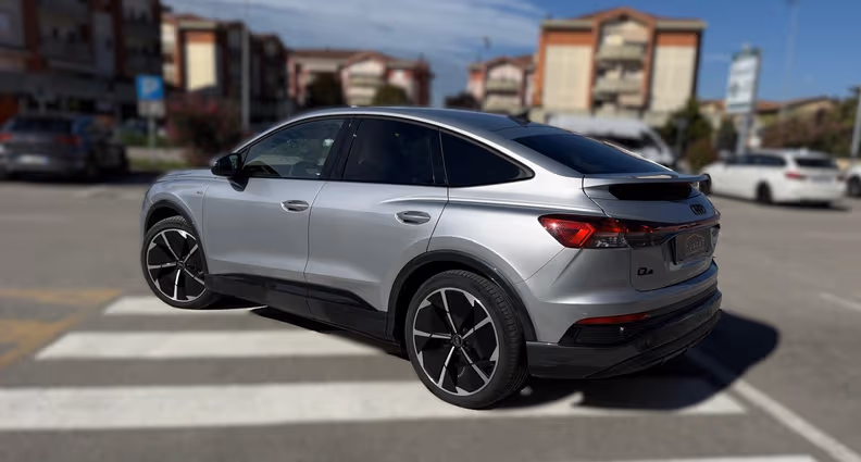 Audi Q4 - 7