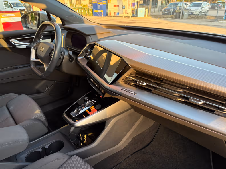 Audi Q4 - 16