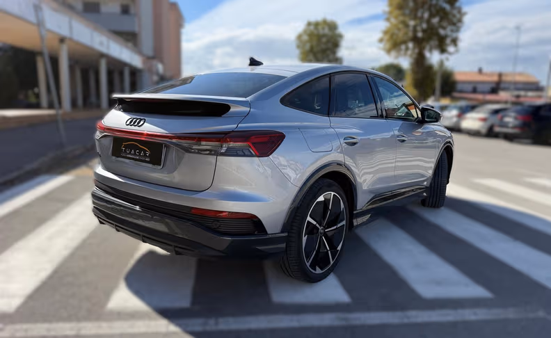 Audi Q4 - 8