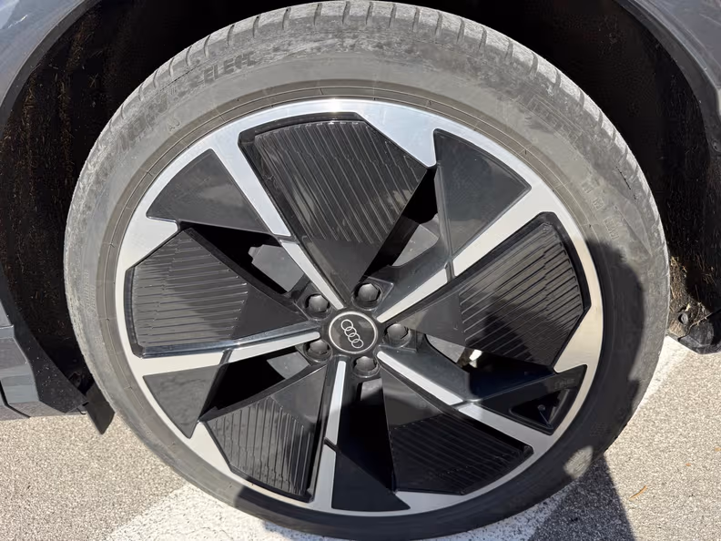 Audi Q4 - 12