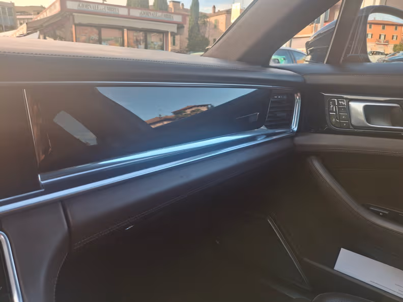 Porsche Panamera - 17
