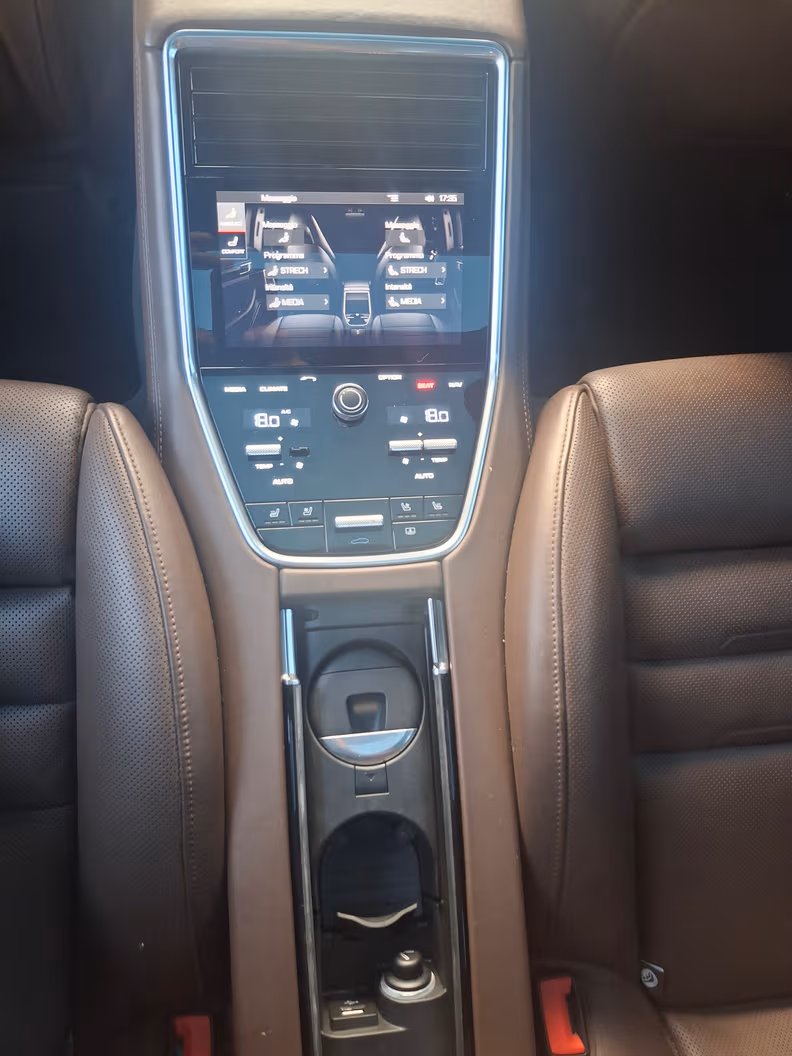 Porsche Panamera - 26