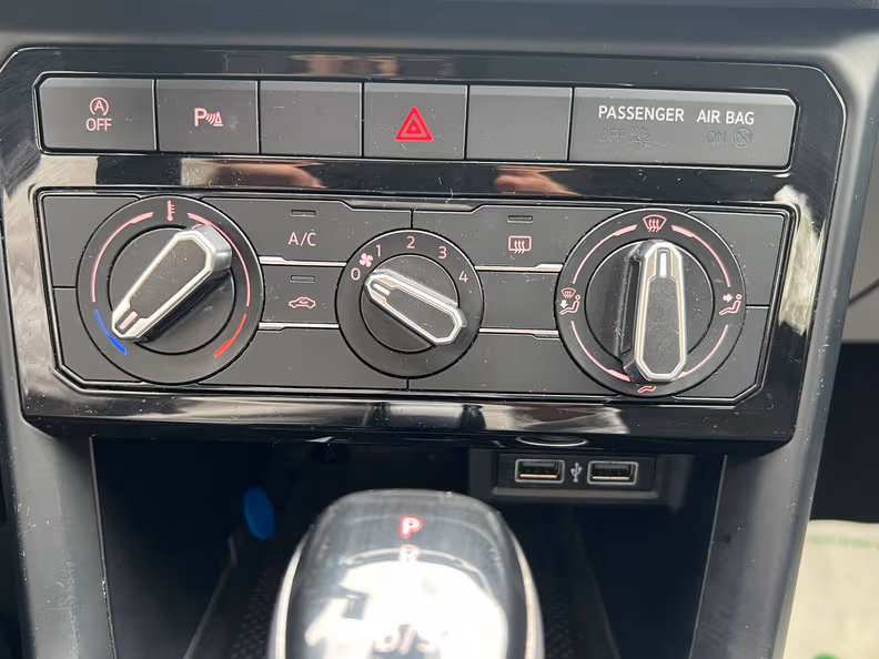 Volkswagen T-Cross - 18