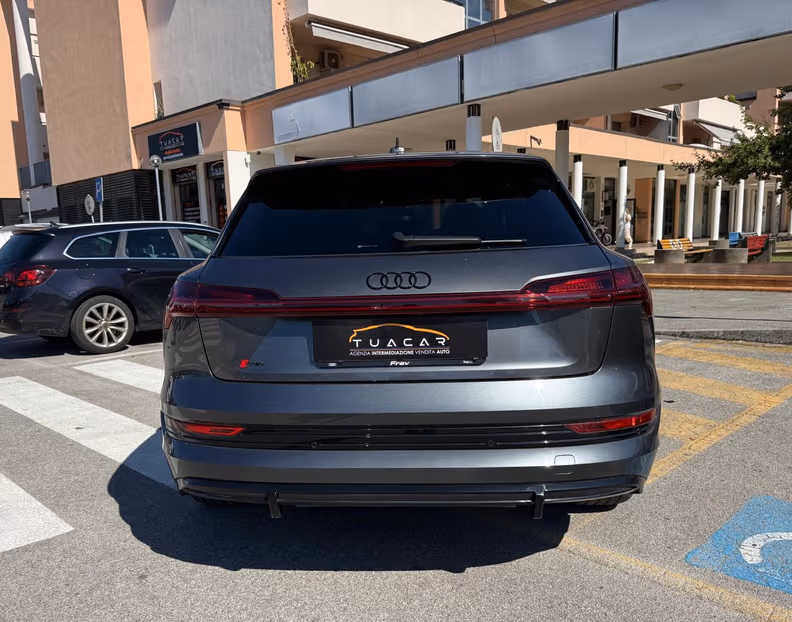 Audi e-tron - 6