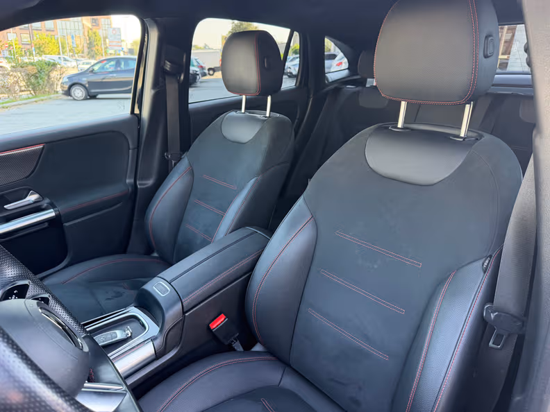 Mercedes-Benz GLA - 11