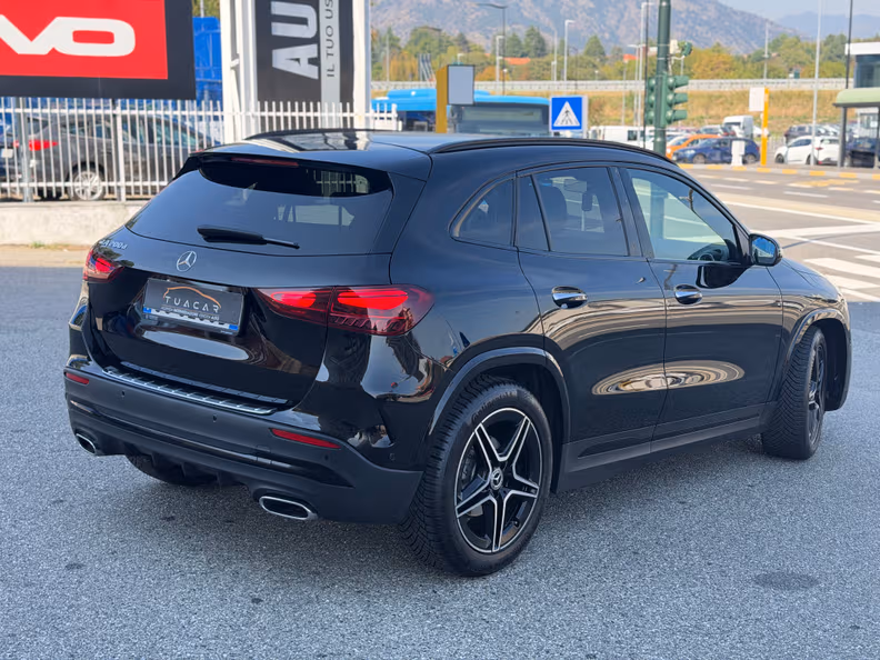 Mercedes-Benz GLA - 4
