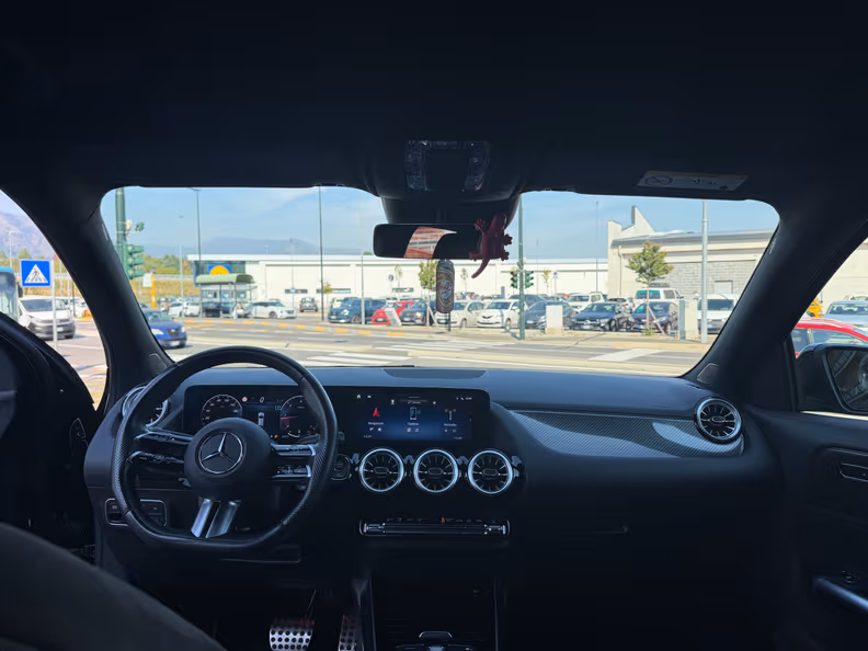 Mercedes-Benz GLA - 9