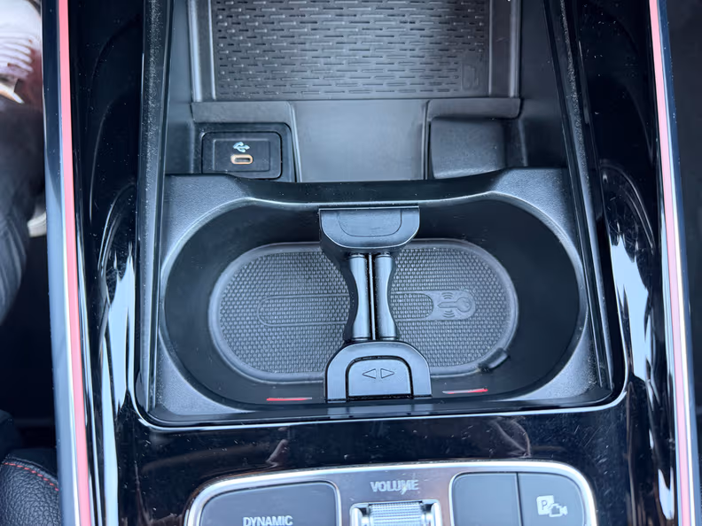 Mercedes-Benz GLA - 25
