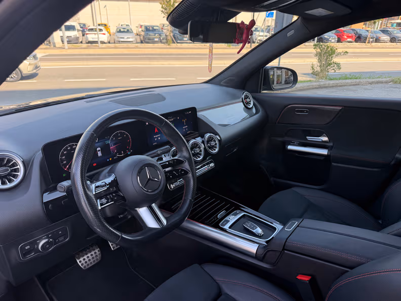 Mercedes-Benz GLA - 8