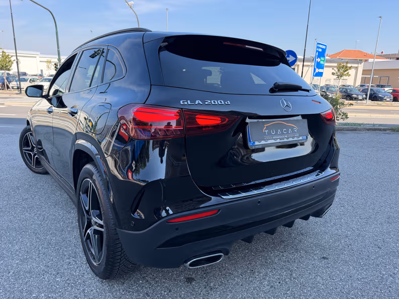 Mercedes-Benz GLA - 38