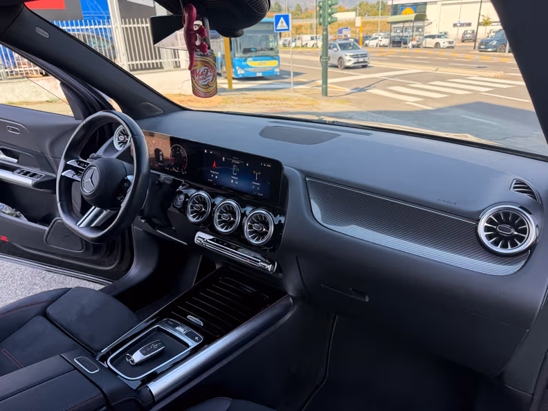 Mercedes-Benz GLA - 10