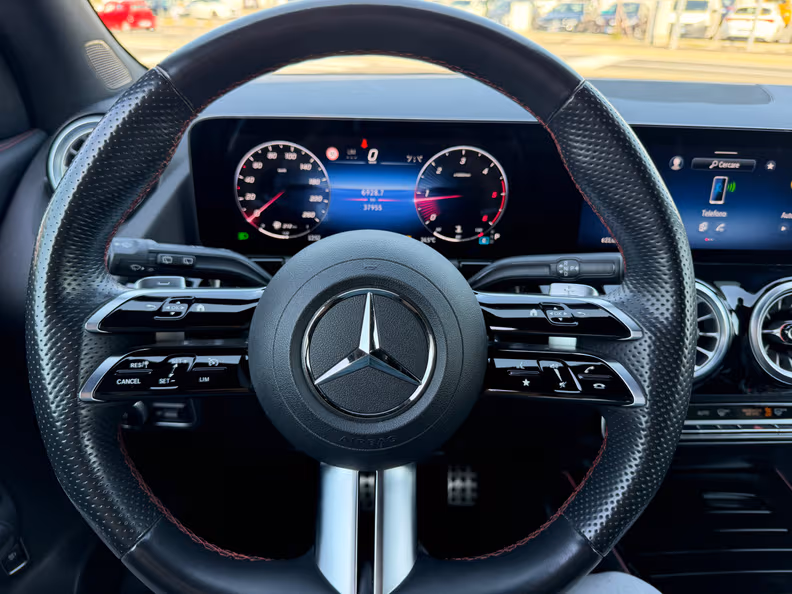 Mercedes-Benz GLA - 14